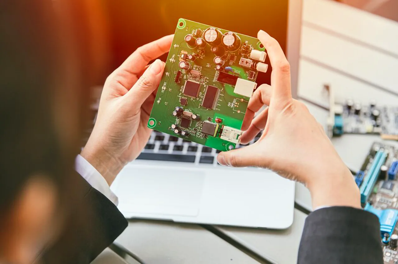 Smartphone and Laptop Chip Experts
